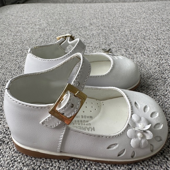 Karela Baby girl’s Garden Walking Shoes. These white leather shoes .  Size 3M. - Picture 6 of 12